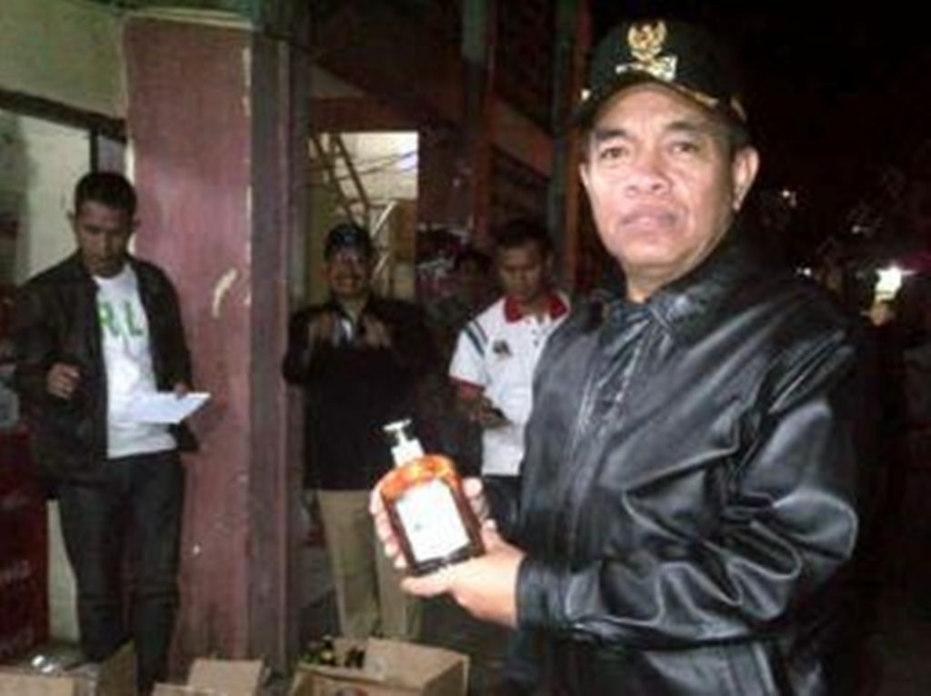 Walikota Tangkap Tangan Ketua RT Penjual Miras Di Kelurahan Bidara Cina 