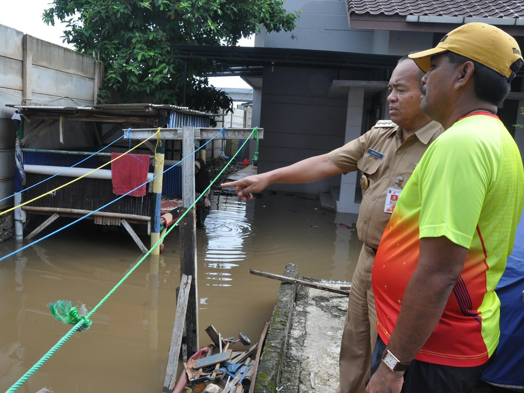 Walikota Tinjau Banjir Di RW 08 Kelurahan Pondok Kelapa