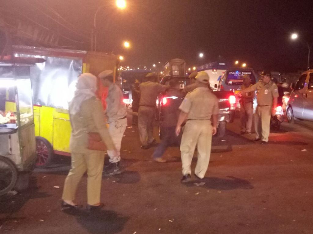 Camat Ciracas Pimpin Razia Miras Kelurahan Rambutan