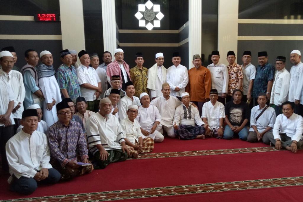 Walikota Sholat Jumat Bersama Warga Di Masjid Al-Khairiyah Di Kelurahan Malaka Sari
