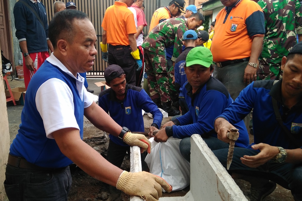 Wali Kota Pimpin Aksi Grebek Sampah Minggu Pagi Kelurahan Kebon Manggis 
