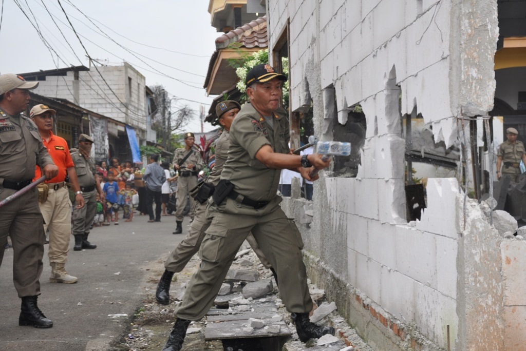 Pemkot Jaktim Bongkar Bangunan Tanpa IMB Di Kelurahan Pondok Kopi