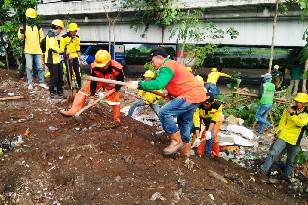 Sambut Asian Games, Wali Kota Pimpin Aksi Kebersihan BBJT Di Kelurahan Rawamangun