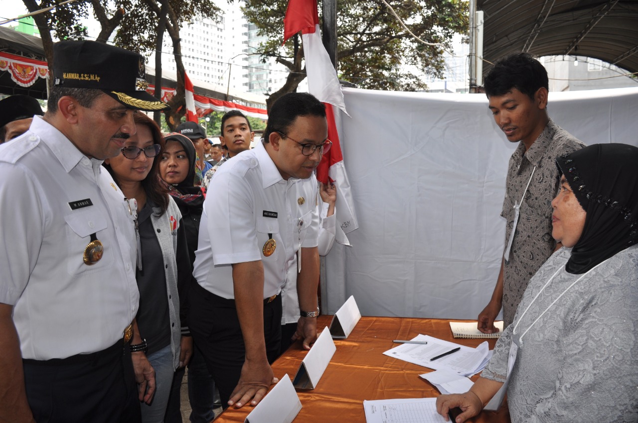 Gubernur DKI Tinjau Pemungutan Suara Pemilu 2019 Di TPS Kelurahan Kebon Manggis