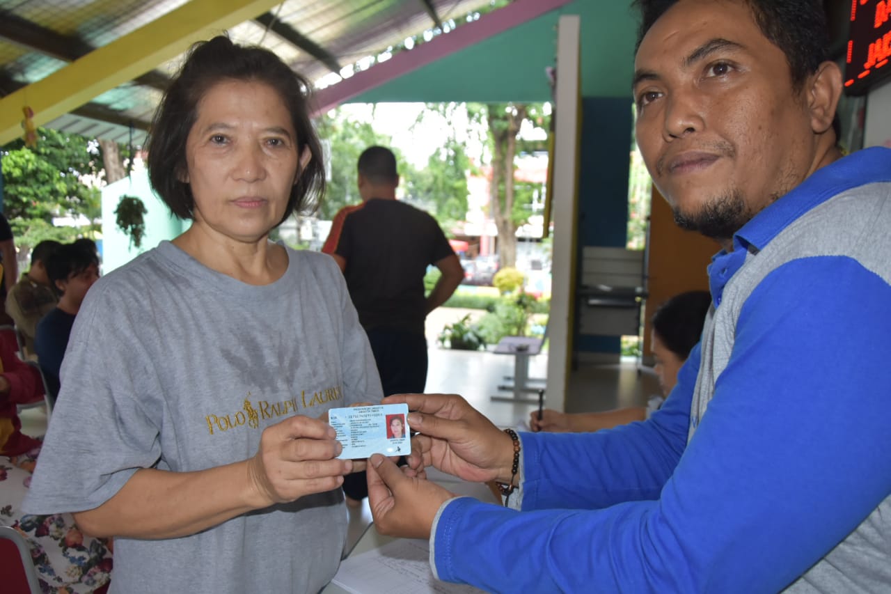 330 e-KTP Didistribusikan kepada Warga Kelurahan Pondok Kelapa