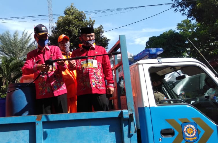8 Jalan Raya di Kelurahan Tengah Disemprot Disinfektan