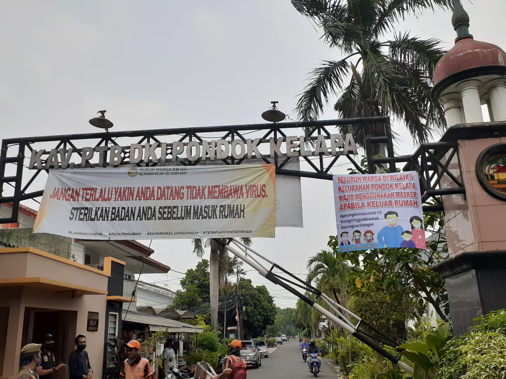 Kelurahan Pondok Kelapa Ajak Warga Pakai Masker saat Keluar Rumah
