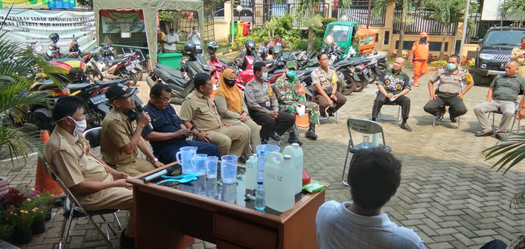 Kelurahan Setu & Jemaat Gereja Buat Hand Sanitizer dan Disinfektan Mandiri