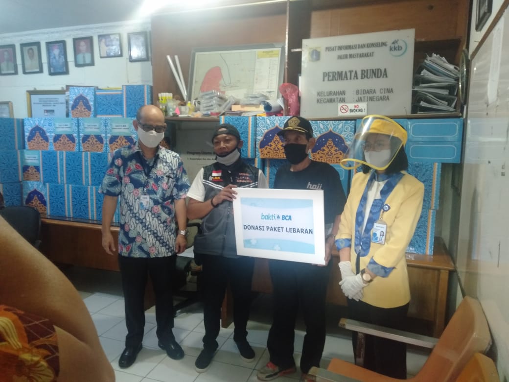 Kelurahan Bidara Cina Terima 200 Paket Bansos melalui Program KSBB
