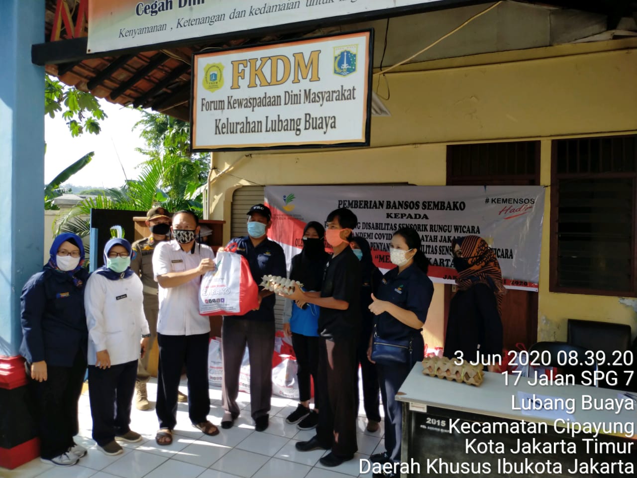 Penyandang Disbalitas di Kelurahan Lubang Buaya Terima Bansos dari Kemensos