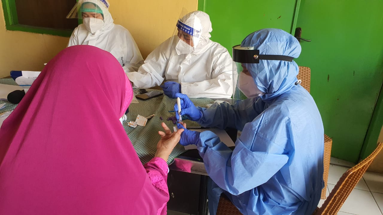 106 Warga RW 10 Kelurahan Cibubur Ikut `Rapid Test` dan `Swab Test`