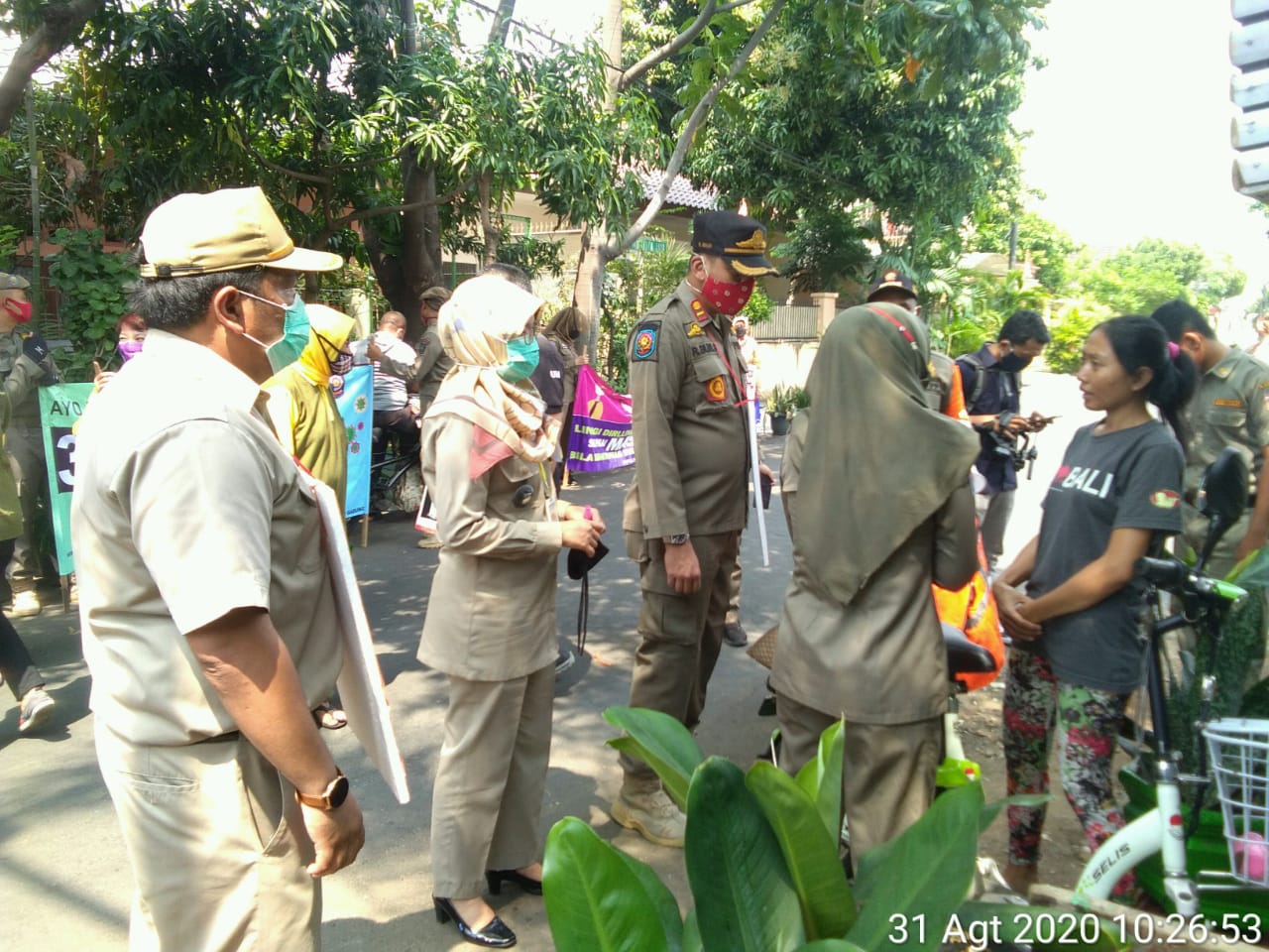 Kelurahan Rawamangun Temukan Warga Tak Pakai Masker saat Sosialisasikan 3M