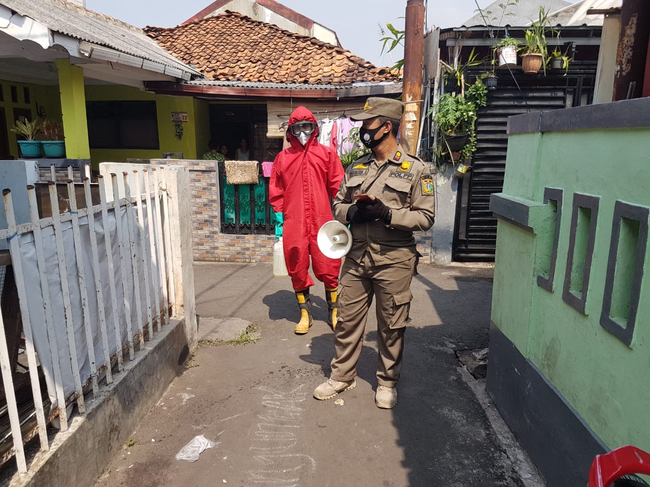 RW 01 Kelurahan Pinang Ranti Kembali Disemprot Disinfektan