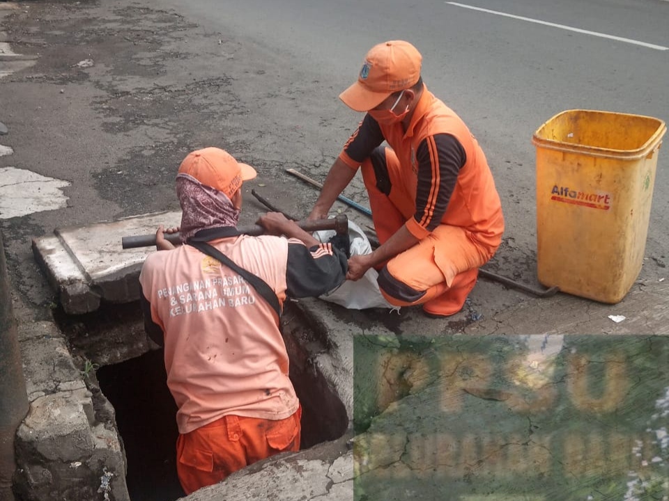 PPSU Kelurahan Baru Kuras Saluran di Jalan H. Hasan