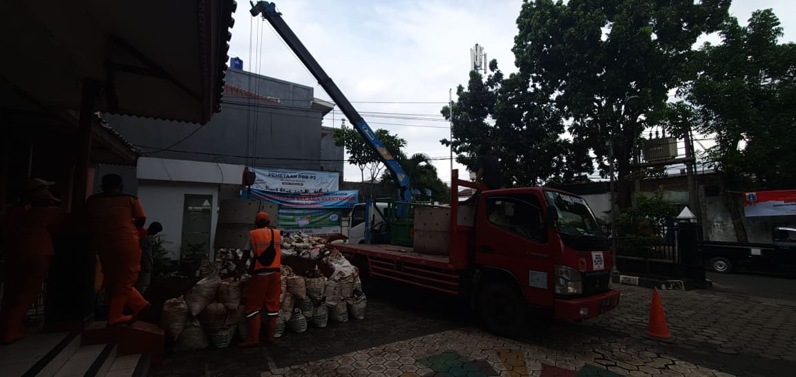 Kelurahan Munjul Buat 24 Sumur Resapan untuk Kurangi Genangan dan Banjir