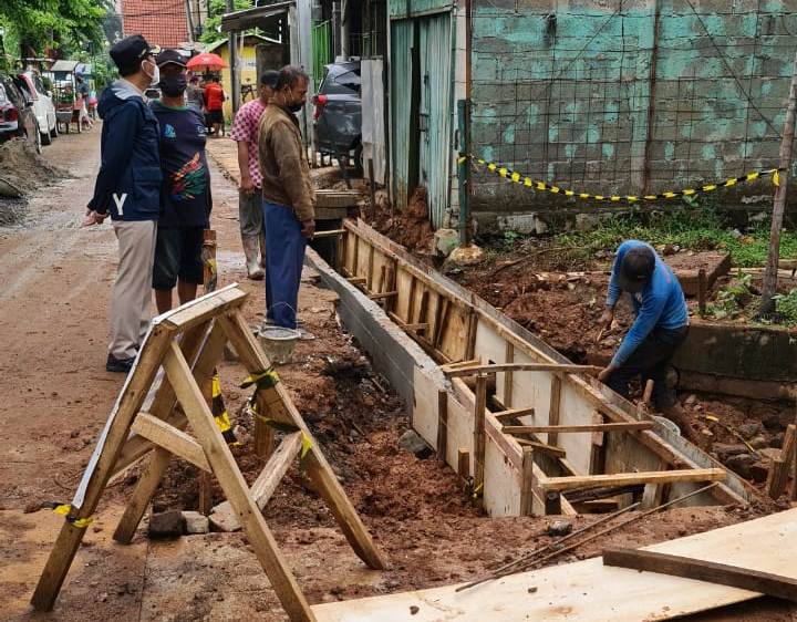 Atasi Genangan, Kelurahan Malaka Jaya Bangun Saluran Air