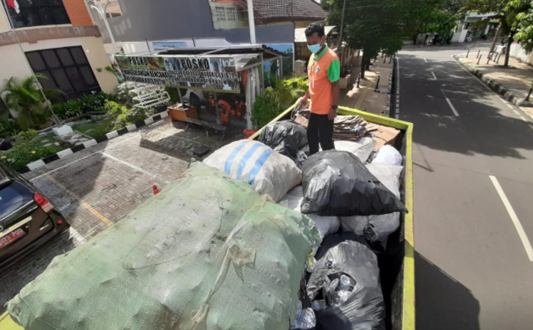 PPSU Kelurahan Kayu Putih Kumpulkan 490 Kg Sampah Anorganik