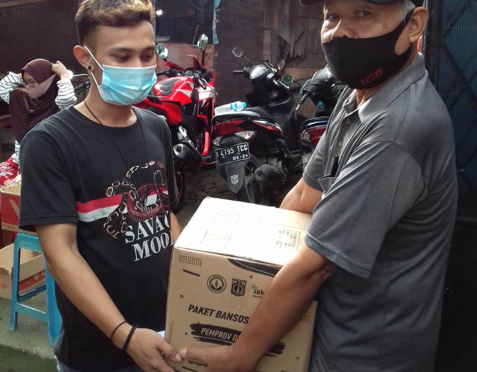 13.500 Bansos DKI Tahap 11 Disalurkan Bagi Warga Kelurahan Duren Sawit