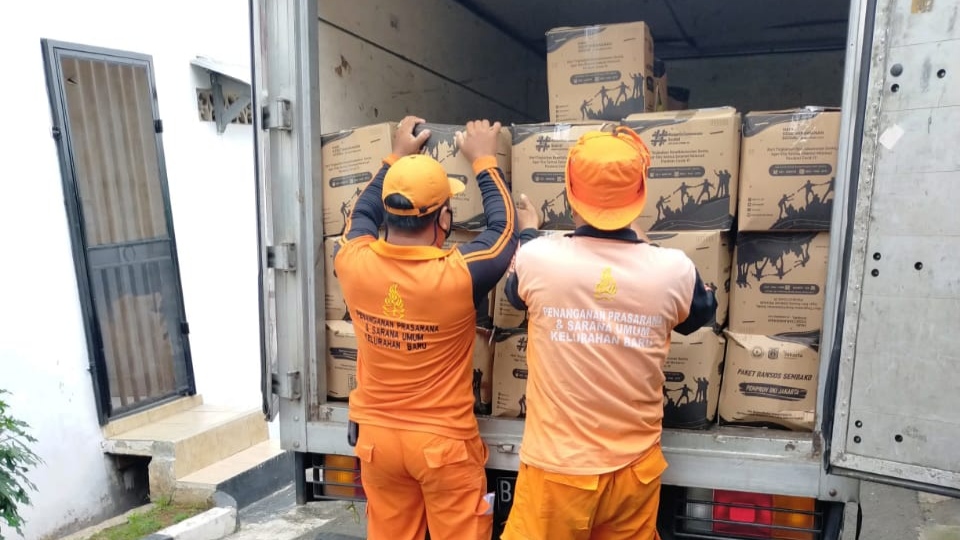 Ribuan Paket Bansos Pemprov DKI Tahap 11 Didistribusikan di Kelurahan Baru