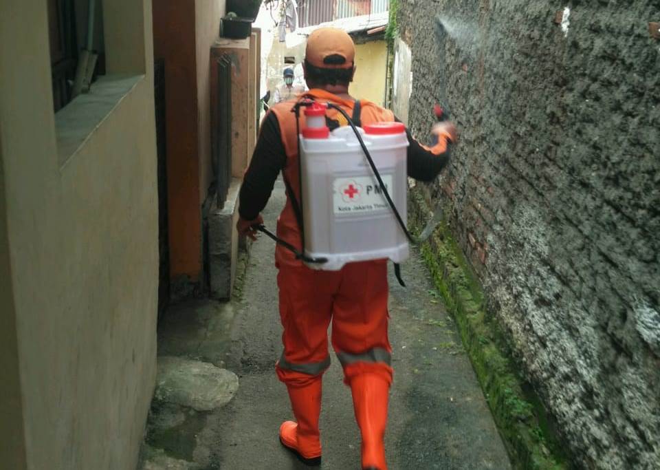 Cegah Penyebaran, Kelurahan Baru Sosialisasi 3M Hingga Semprot Probiotik