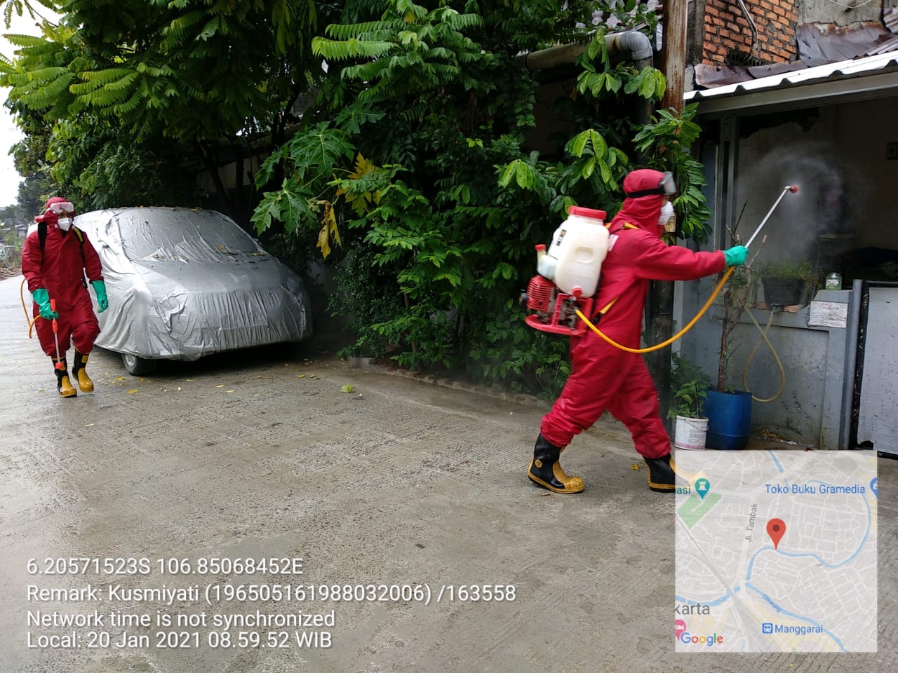 Tekan Angka Kasus COVID-19, Kelurahan Kebon Manggis Semprot Disinfektan