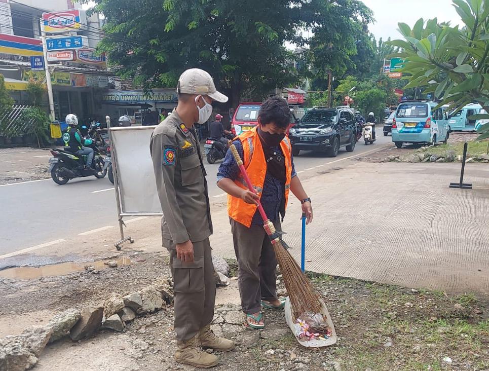 Gugus Tugas Covid-19 Kelurahan Duren Sawit Gencarkan Operasi Tibmask