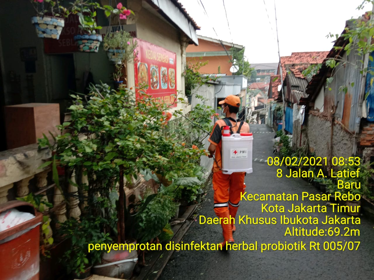 Cegah Penyebaran Covid-19, PPSU Kelurahan Baru Semprot Probiotik