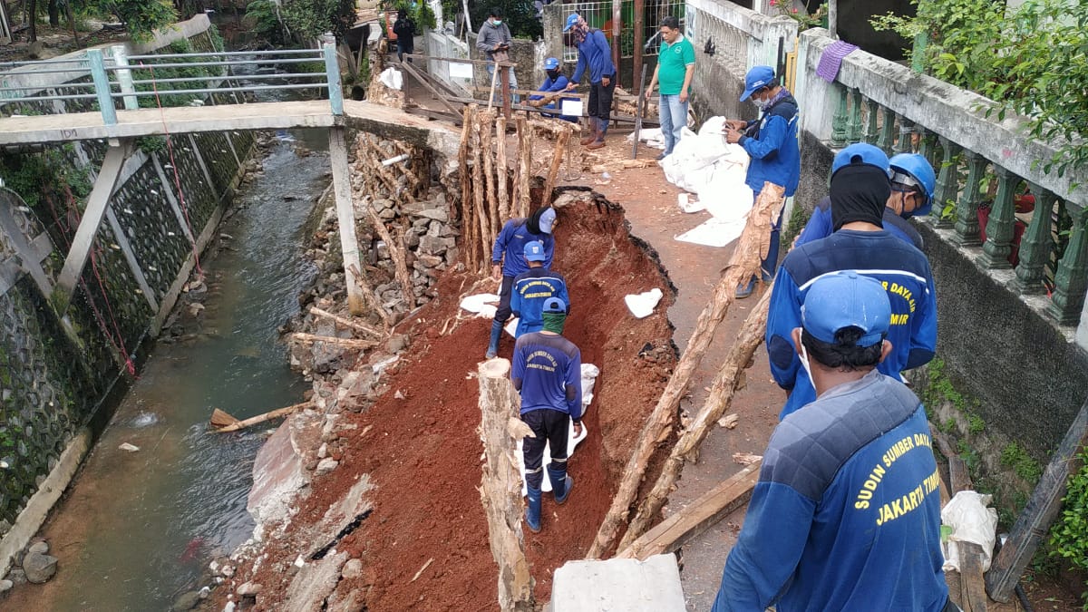 Turap Longsor di RW 02 Kelurahan Batu Ampar Ditargetkan Rampung Hari Ini