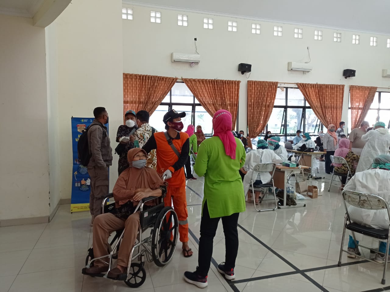 422 Lansia Kelurahan Kayu Manis Jalani Vaksinasi Covid-19 Dinamis