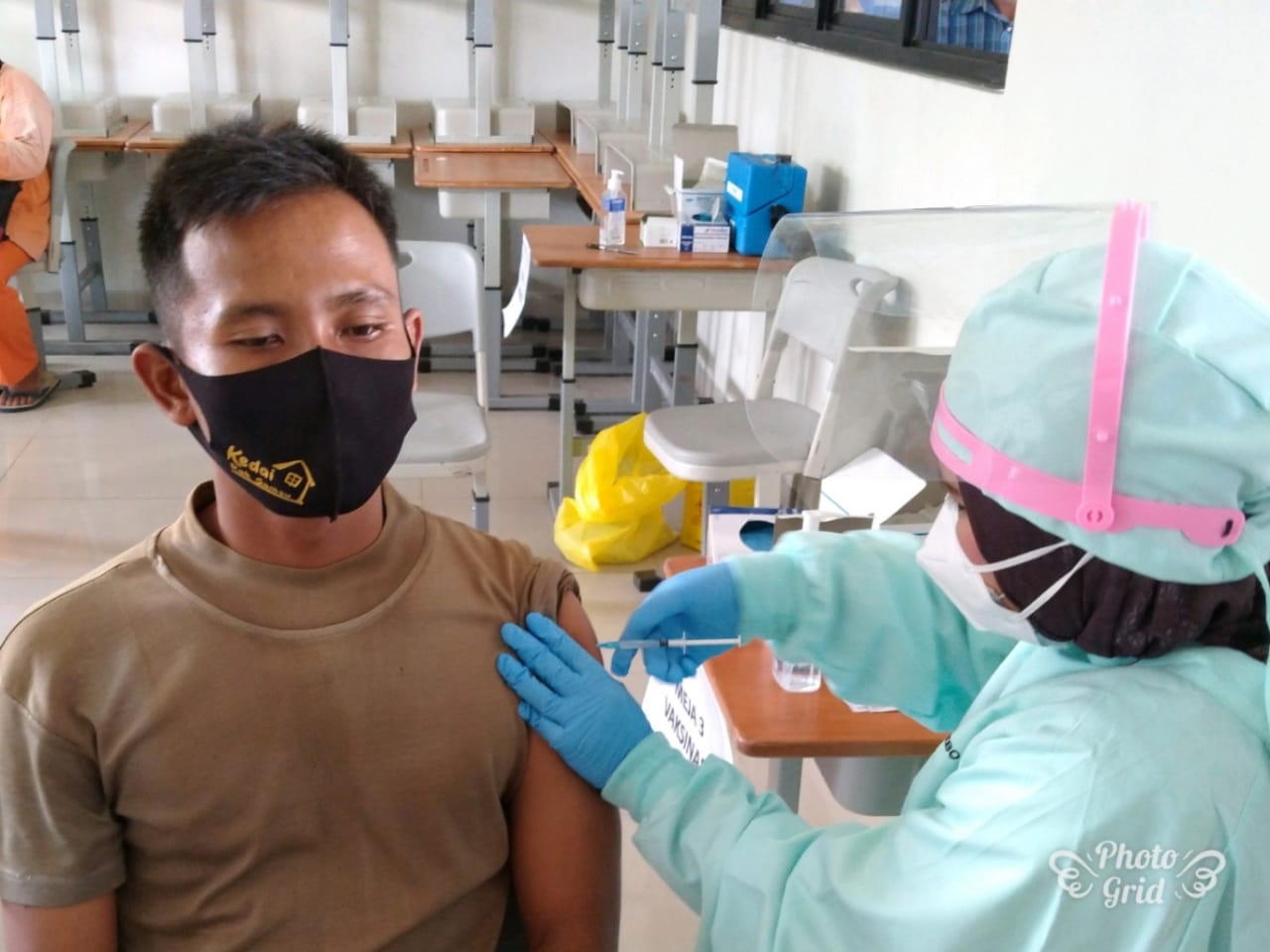 Anggota Satpol PP Kelurahan Kalisari Diberikan Vaksin Covid-19