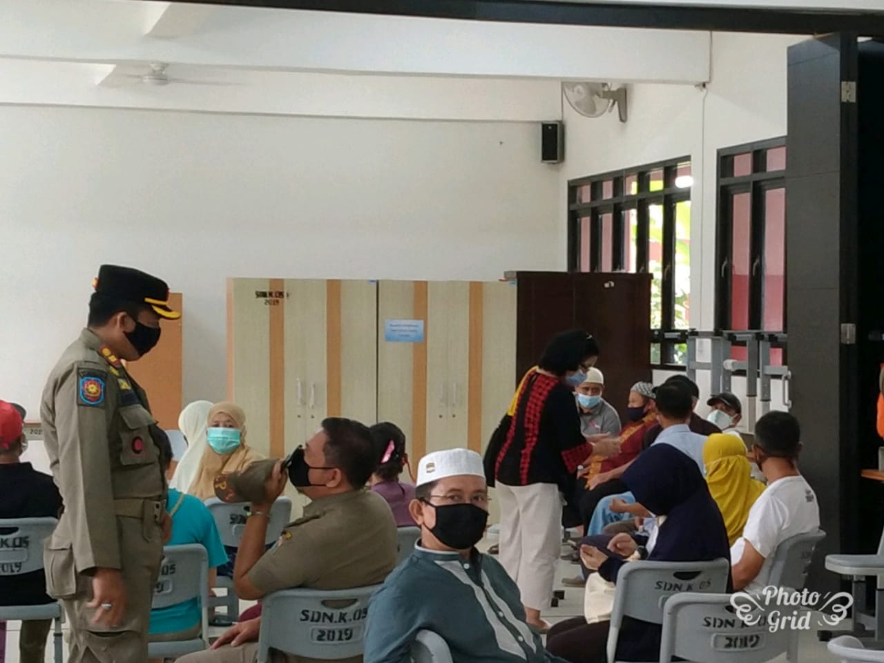 Tiga Pilar Kelurahan Kalisari Bantu Proses Pengamanan Vaksinasi Dinamis
