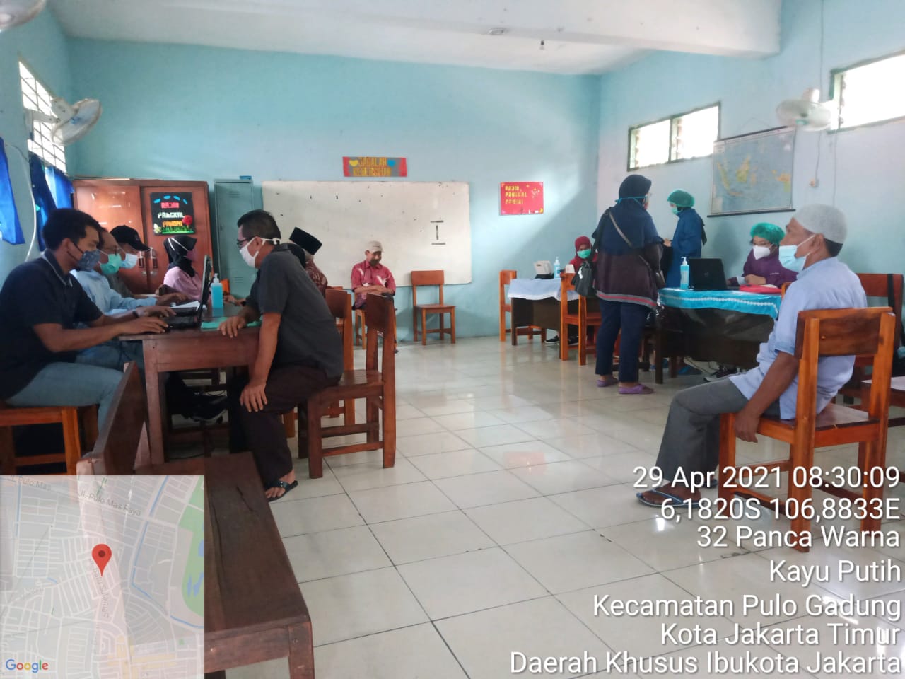 Puluhan Pelayan Publik di Kelurahan Kayu Putih Jalani Vaksinasi Covid-19