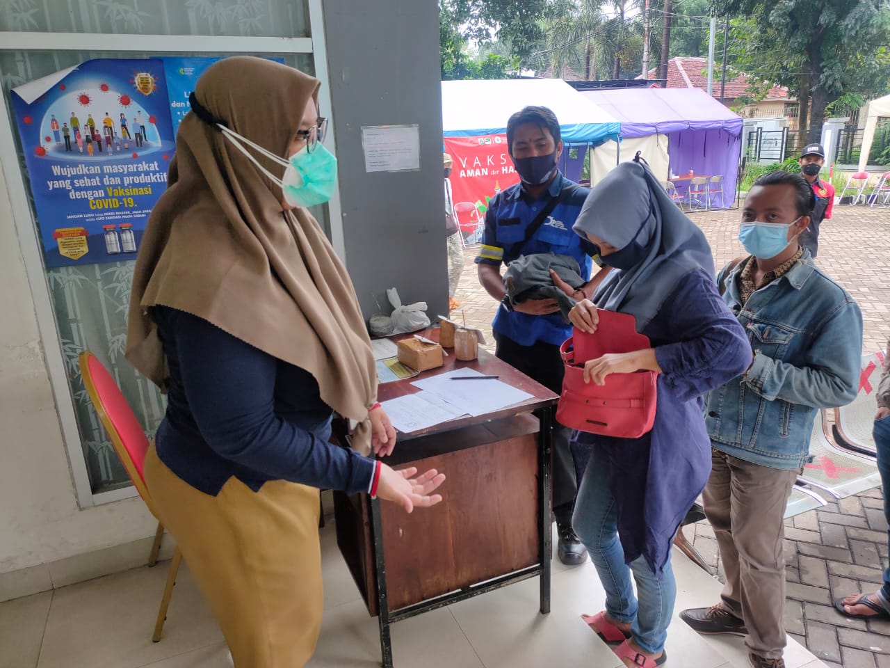 117 Pemudik di Kelurahan Lubang Buaya Jalani Tes Covid-19