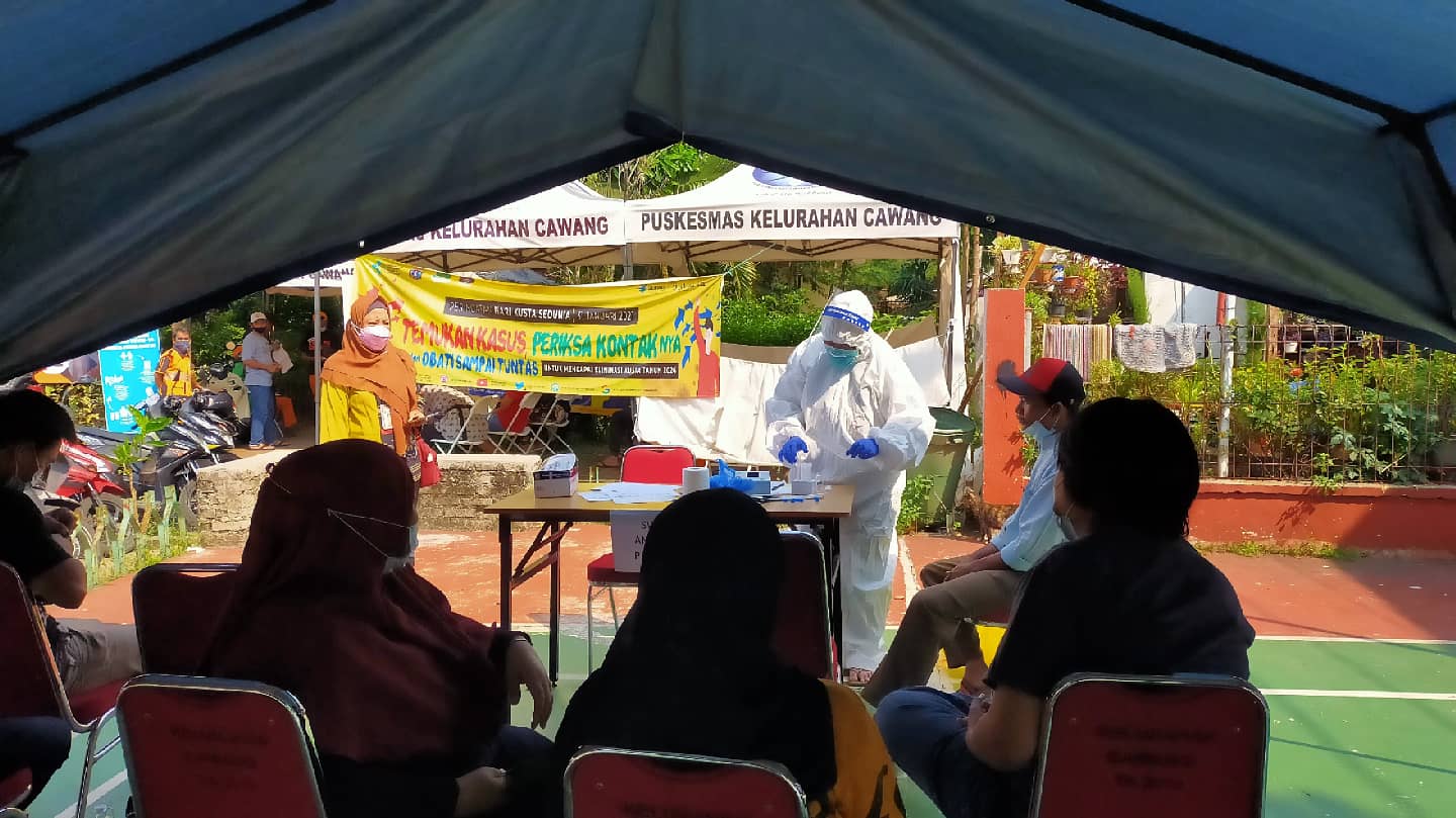Pulang Mudik, 17 Warga Kelurahan Cawang Ikuti Tes Swab Antigen Gratis