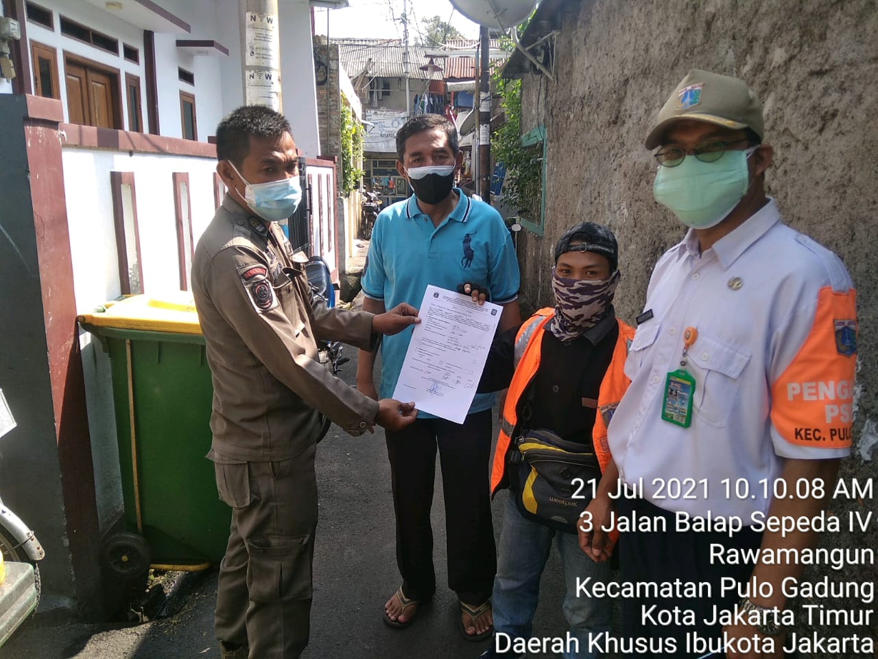Satpol PP Kelurahan Rawamangun Cek Protokol Kesehatan di RW 06