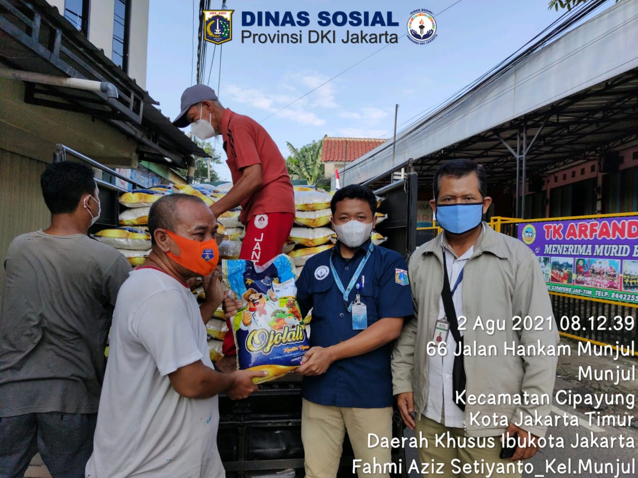 4.339 Karung Beras Didistribusikan untuk 8 RW Wilayah Kelurahan Munjul