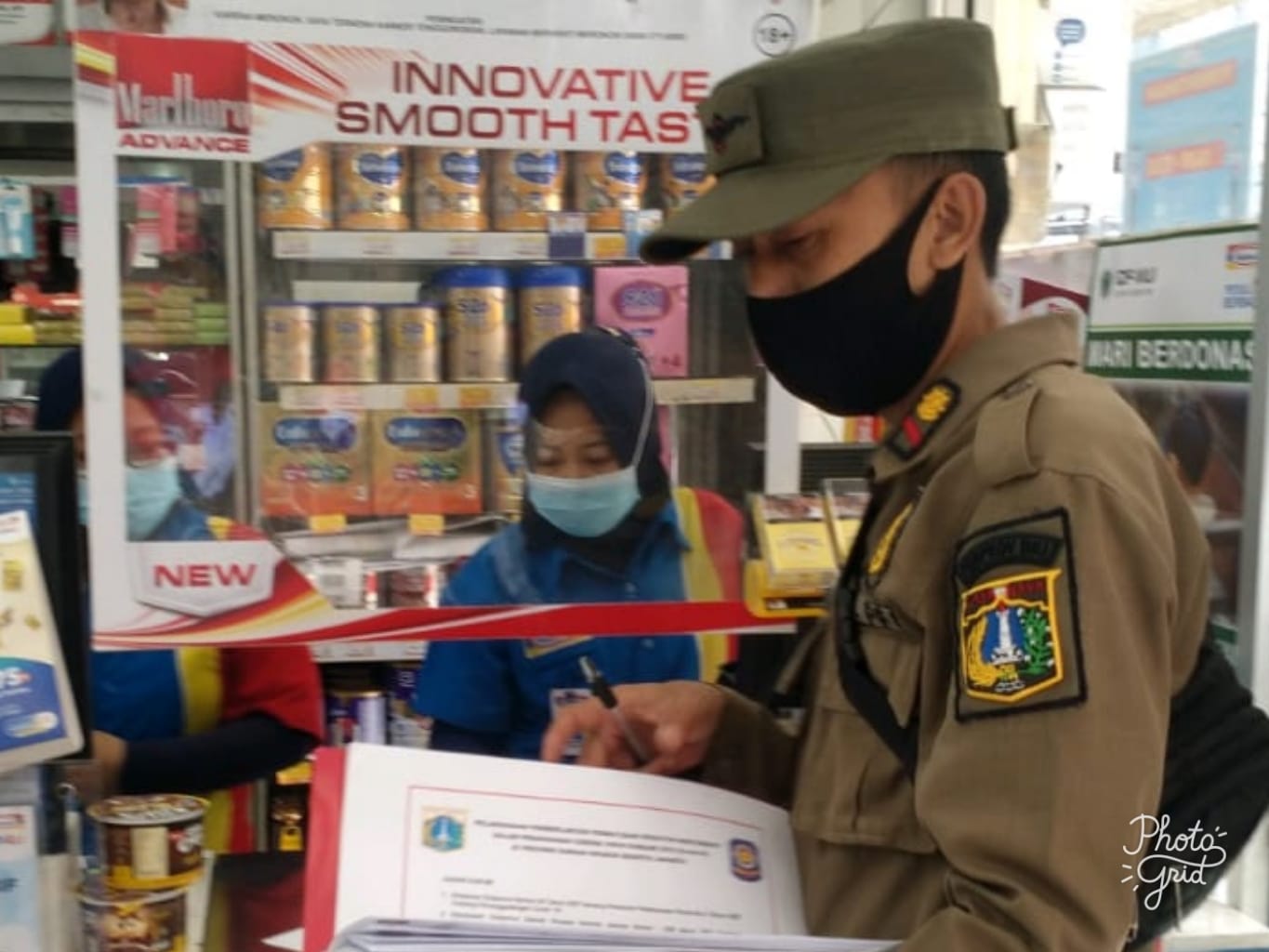 Satpol PP Kelurahan Kalisari Cek Protokol Kesehatan di Tempat Usaha