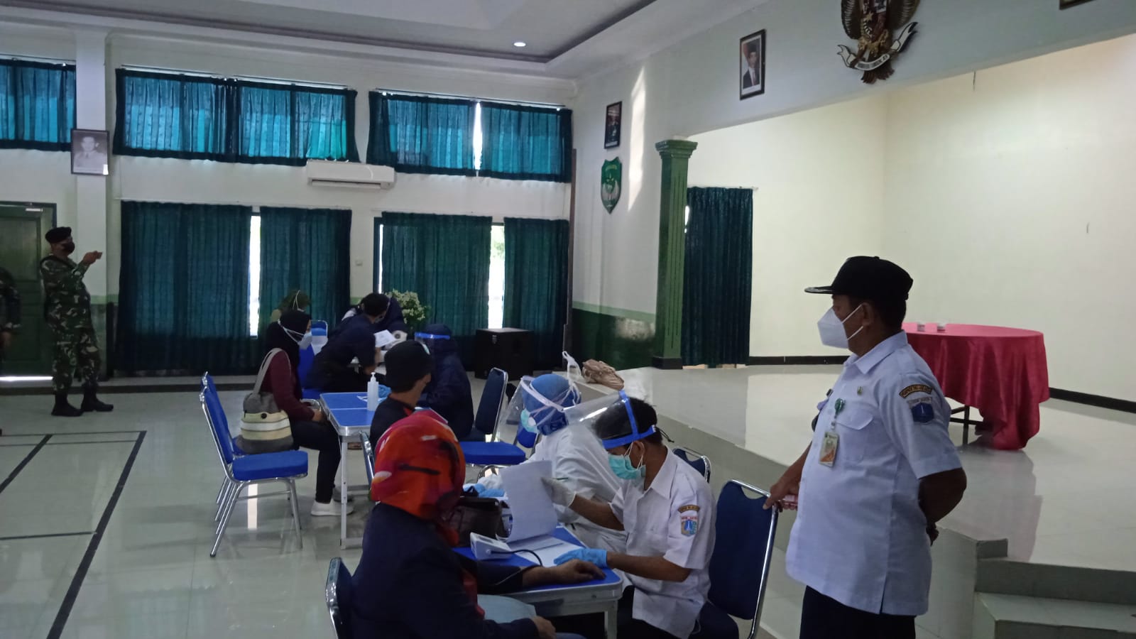 213 Warga Kelurahan Baru Ikuti Vaksinasi Covid-19 di Aula Mawas RW 06