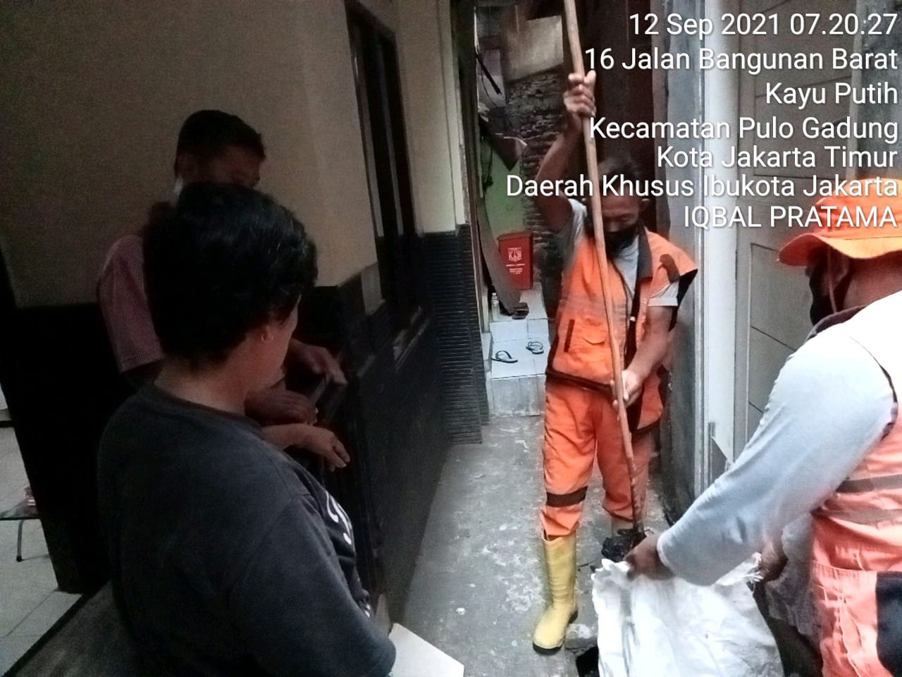 Kelurahan Kayu Putih Ajak Warga Wujudkan Lingkungan Bersih