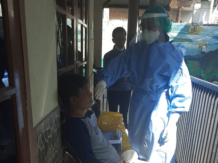 Kelurahan Cipinang Muara Gelar Tes Swab PCR di Wilayah RW 15