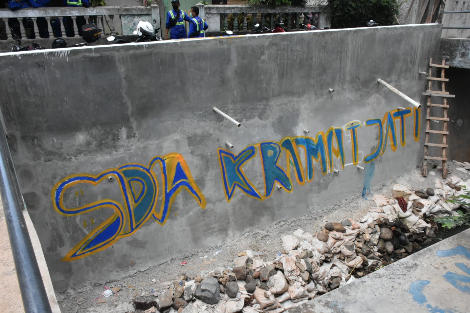 Wali Kota Jakarta Timur Resmikan Turap di RW 02 Kelurahan Batu Ampar