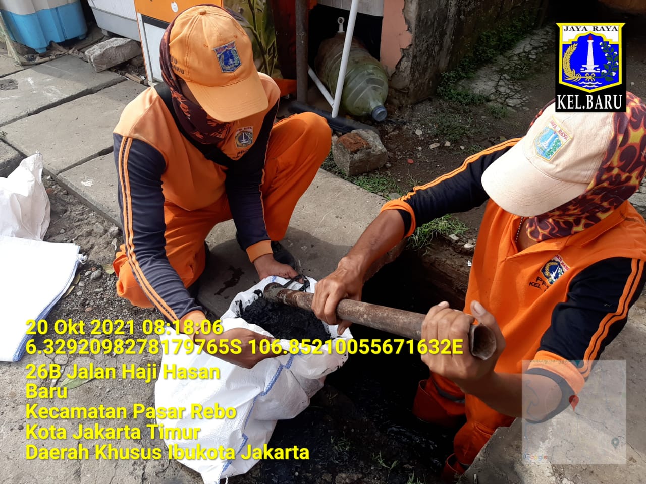 Jelang Musim Hujan, PPSU Kelurahan Baru Bersihkan Saluran Air