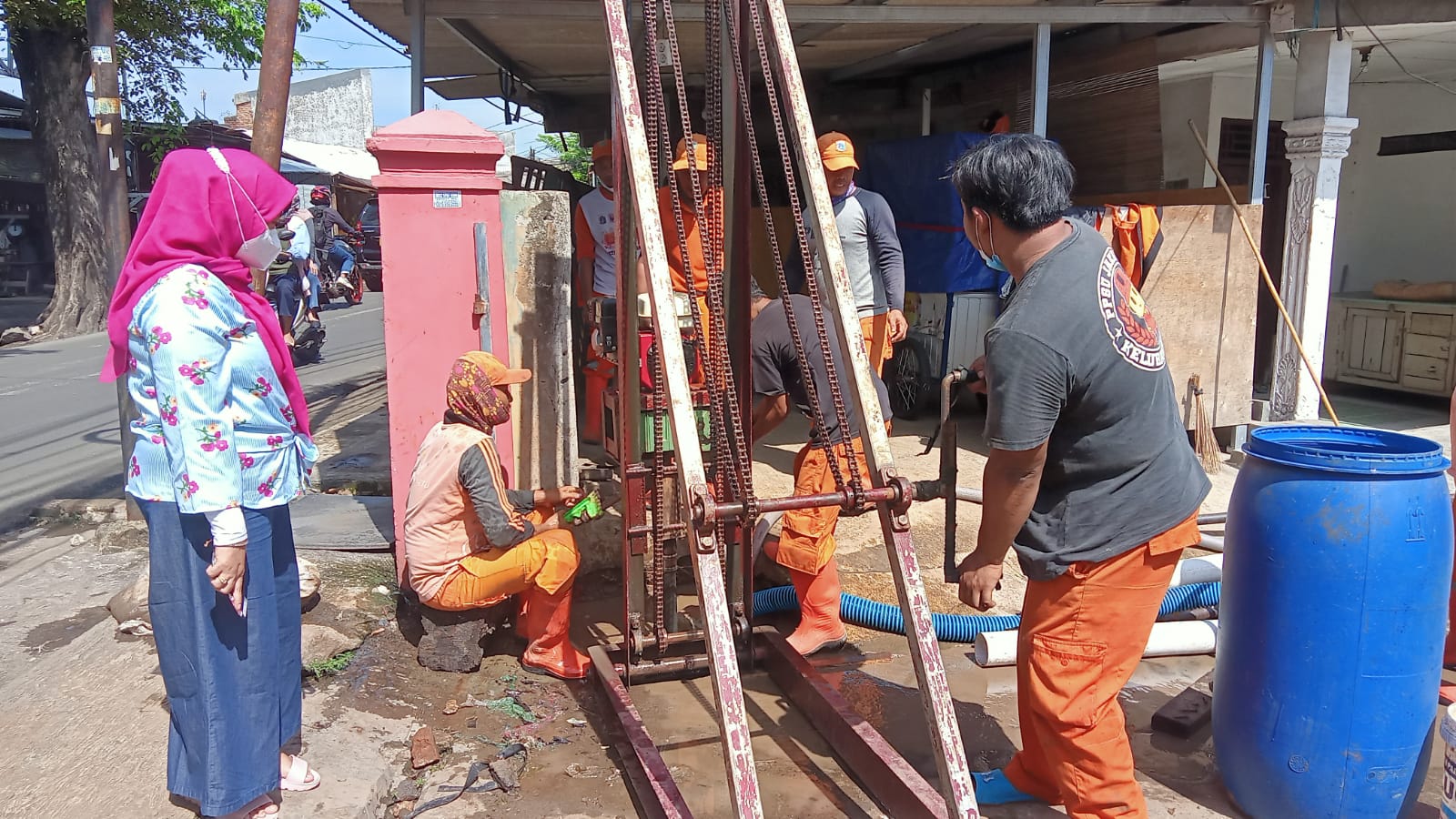 Pembuatan 12 Sumur Resapan di Kelurahan Setu Segera Rampung