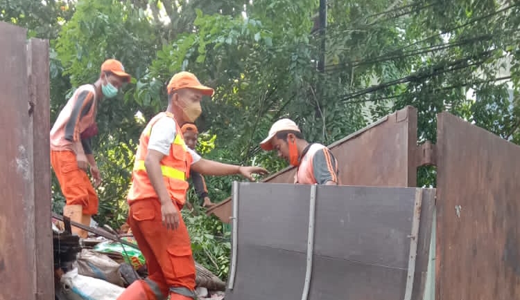 Kelurahan Pisangan Baru Gelar AKMP di Lingkungan RW 09