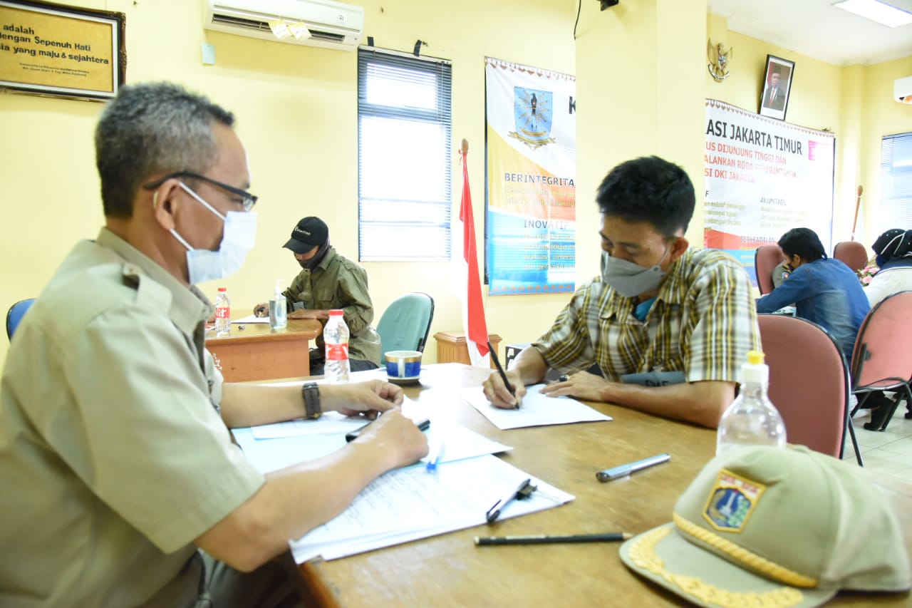 144 Pelamar Petugas PPSU Kelurahan Duren Sawit Ikuti Seleksi Wawancara