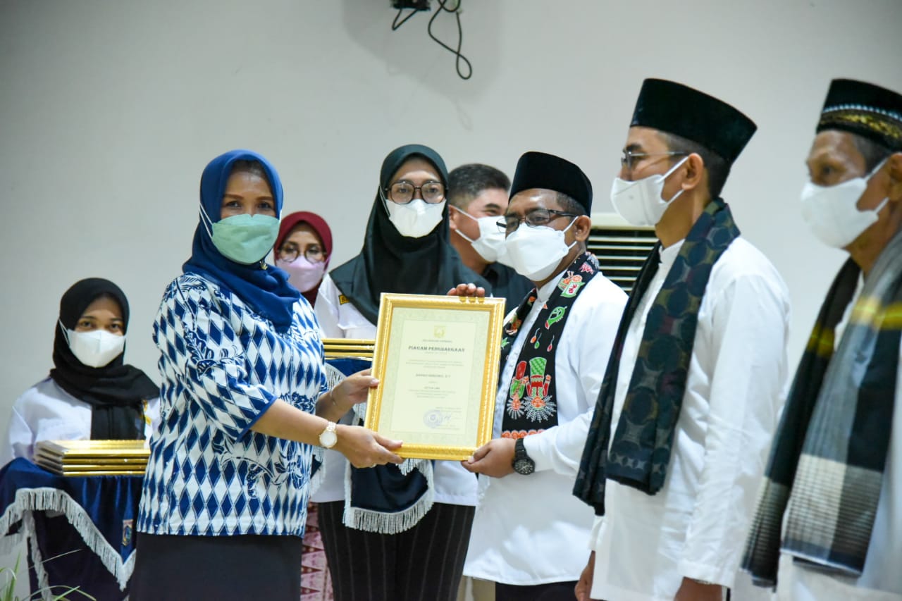 Pengurus RT dan RW Periode 2021-2024 di Kelurahan Cipinang Dikukuhkan