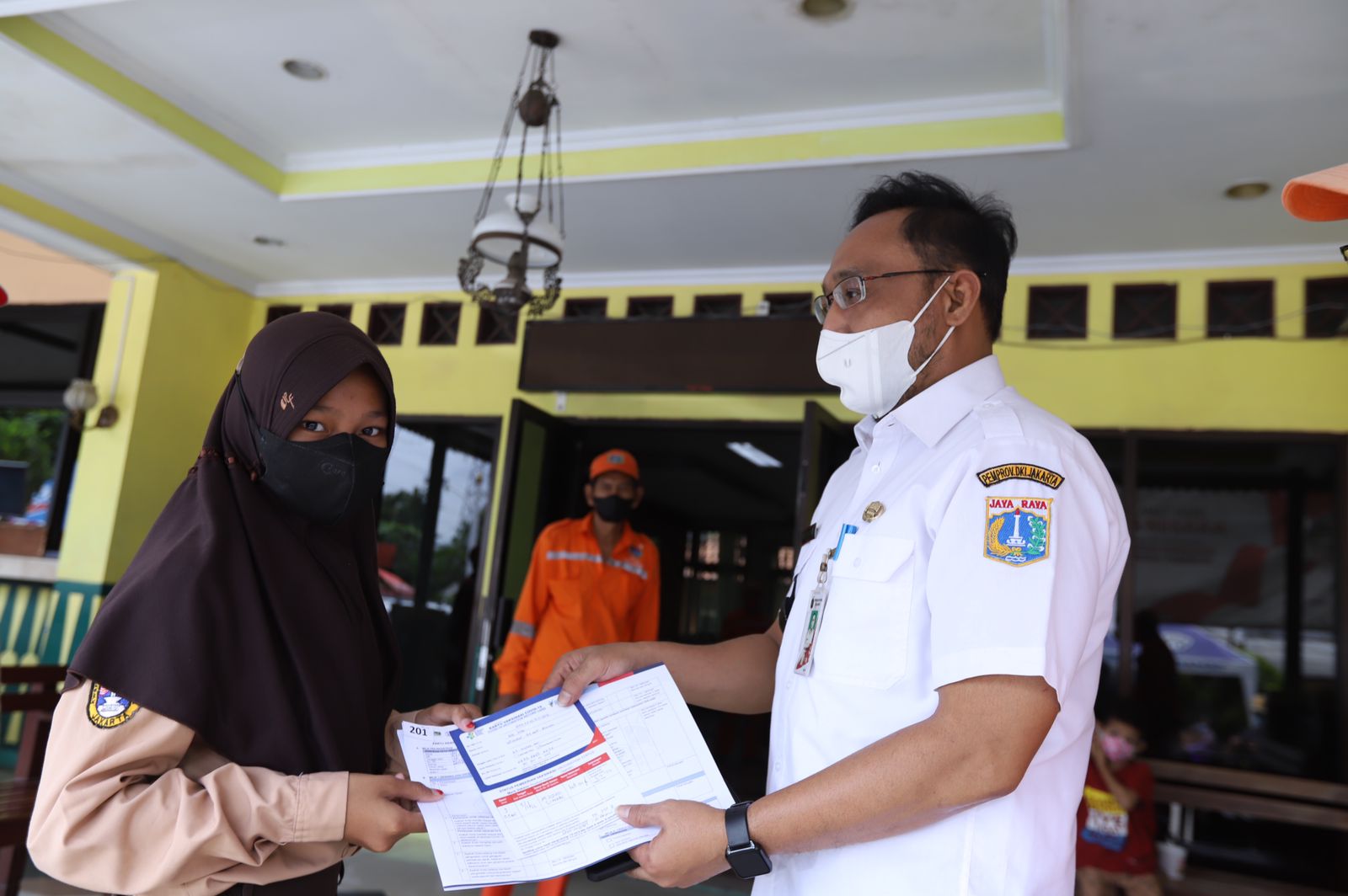 Vasinasi Anak, Lansia, Hingga Booster Digelar di Kantor Kelurahan Klender