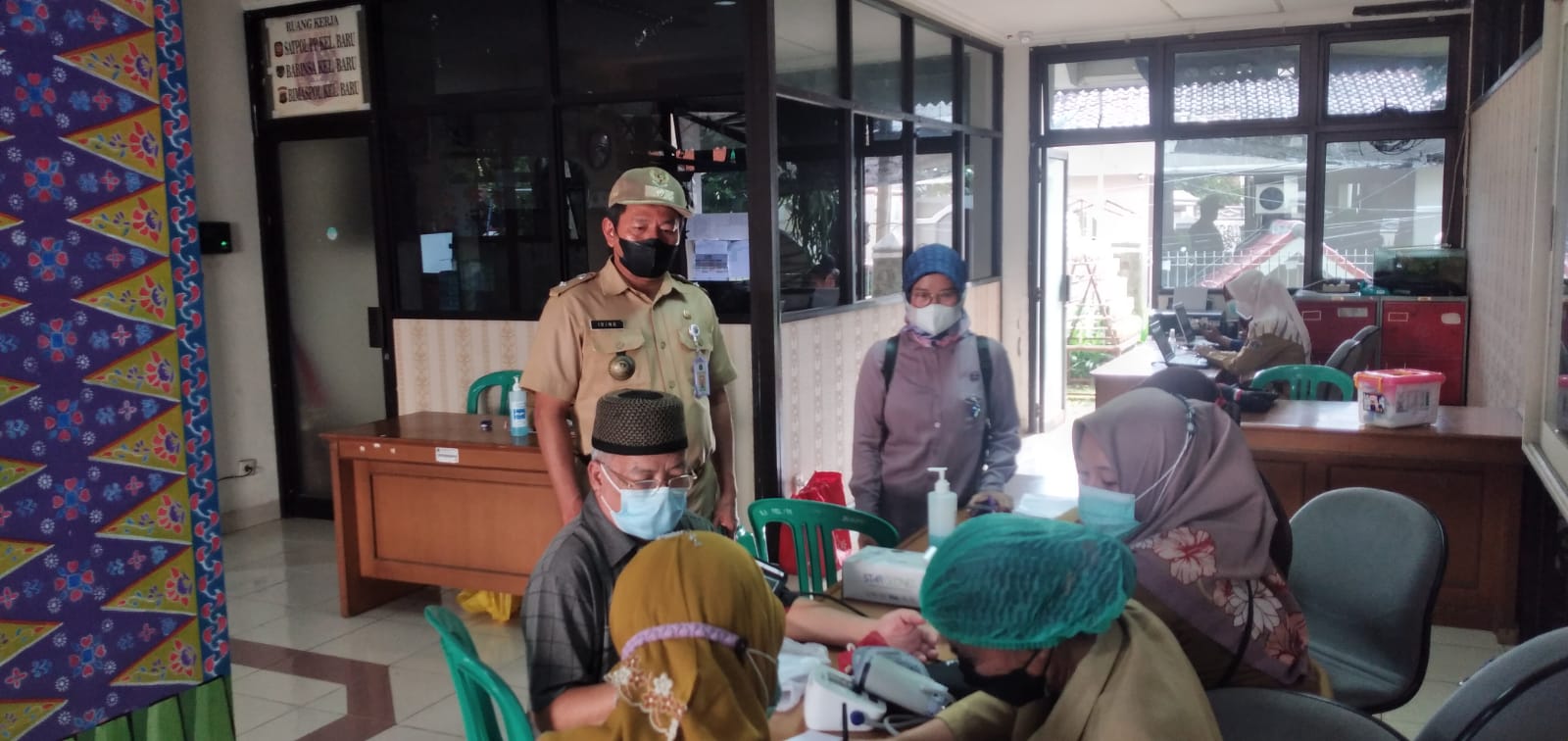 46 Warga Disuntik Vaksin Booster di Kantor Kelurahan Baru