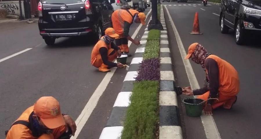 Perindah Ruas Jalan, PPSU Kelurahan Pondok Kopi Cat Kanstin