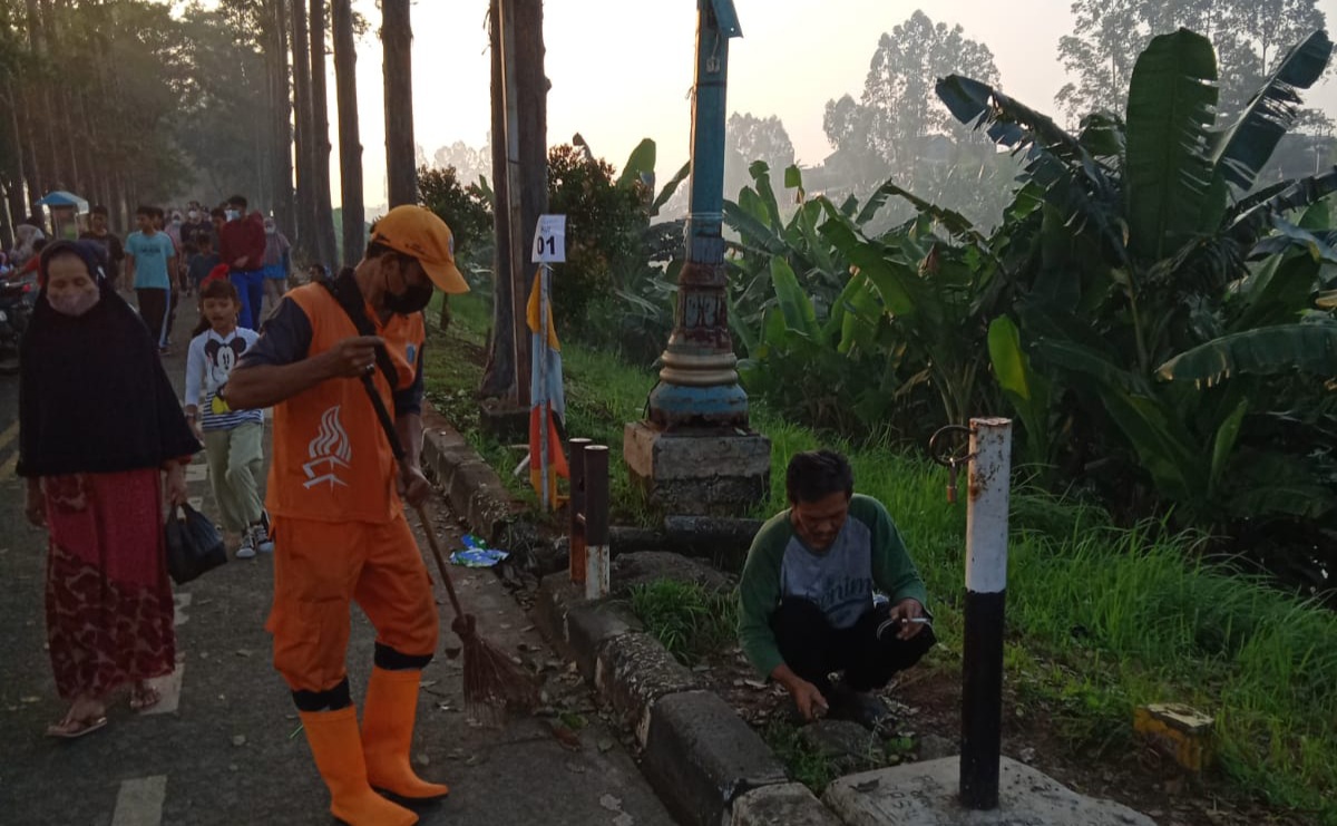 Kelurahan Pondok Kopi Gelar Kerja Bakti Serentak di 11 RW